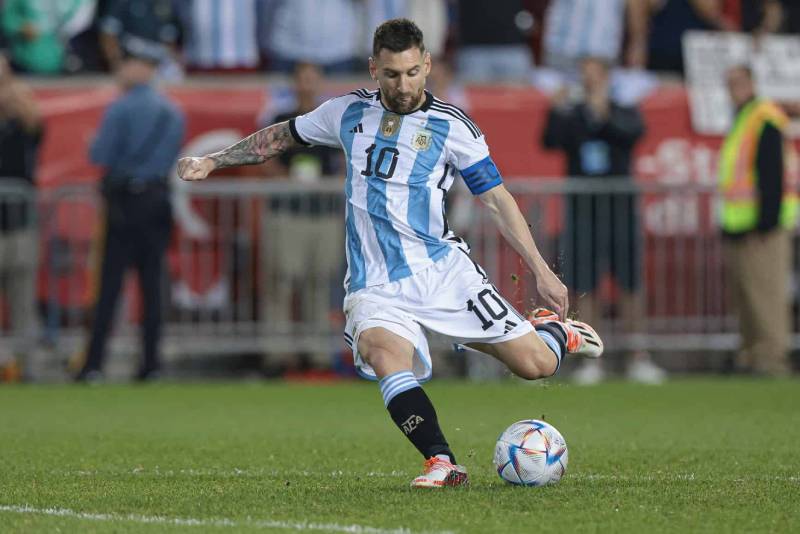 Lực Sút Của Messi Mạnh Đến Đâu? Giải Đáp Chuẩn Xác Nhất