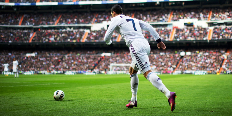 Top 7 Cầu Thủ Có Lực Sút Mạnh Nhất Trong Lịch Sử Bóng Đá